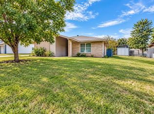 121 N Willow St, Mansfield, TX 76063