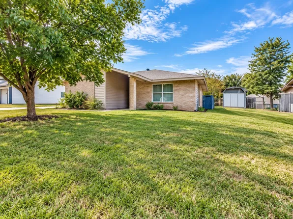 121 N Willow St, Mansfield, TX 76063