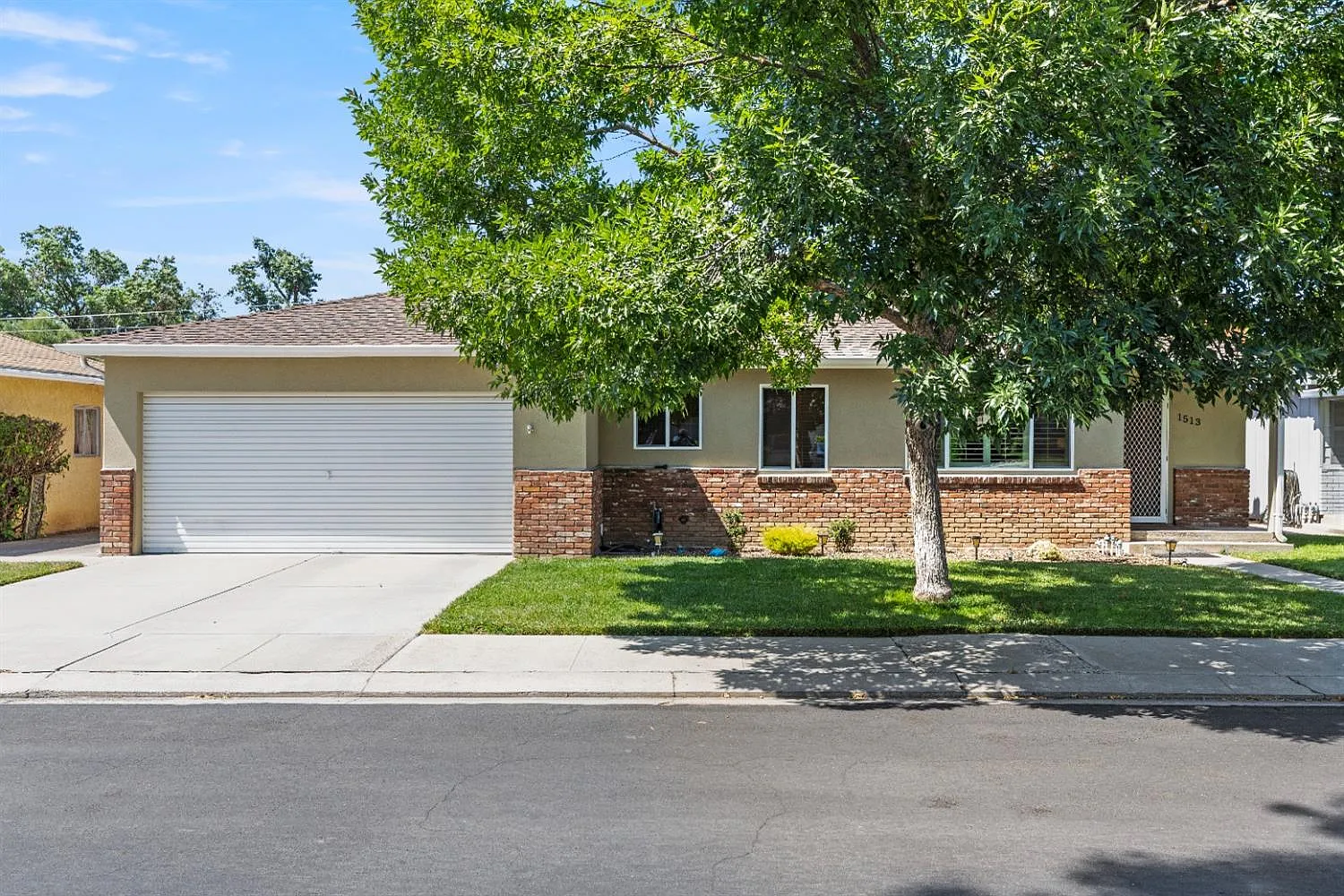 1513 Maplewood Dr photo 1