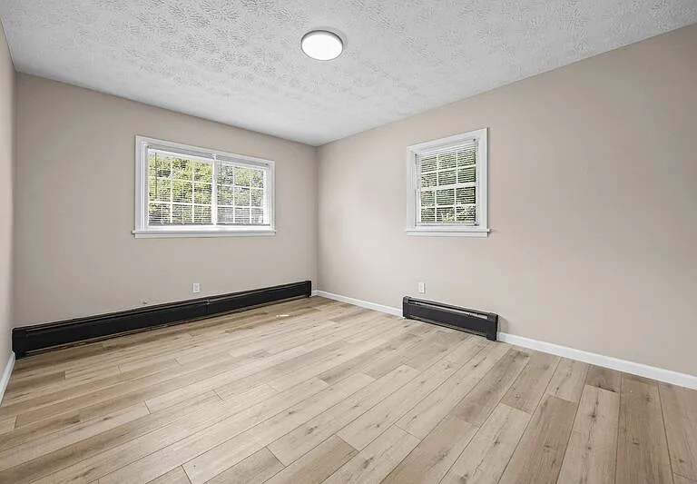 Holcomb Village Apartments — Photo 22