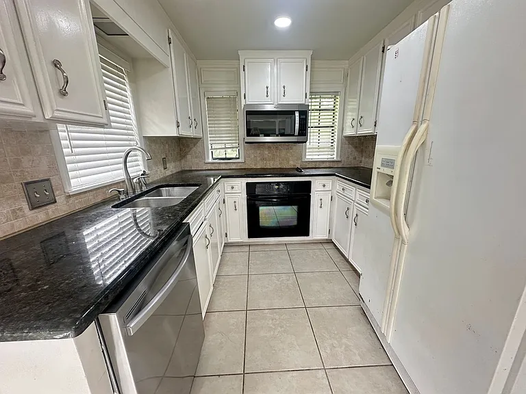 522 S Dresden Ct — Photo 8