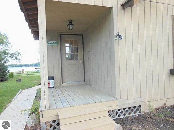 3rd image of 1005 Essex Dr