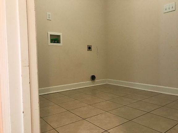 4th image of 3735 Woodbridge Ln
