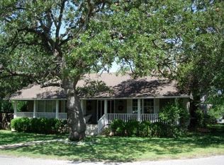 310 Hummingbird Ln, Kerrville, TX 78028
