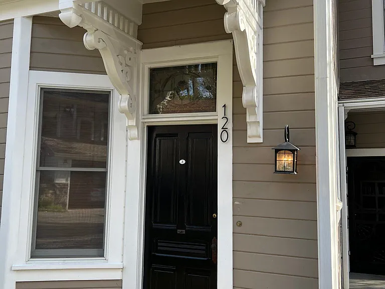 Entry to the apartment