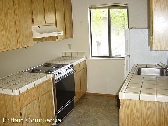 3rd image of 1225 Bell St APT 208