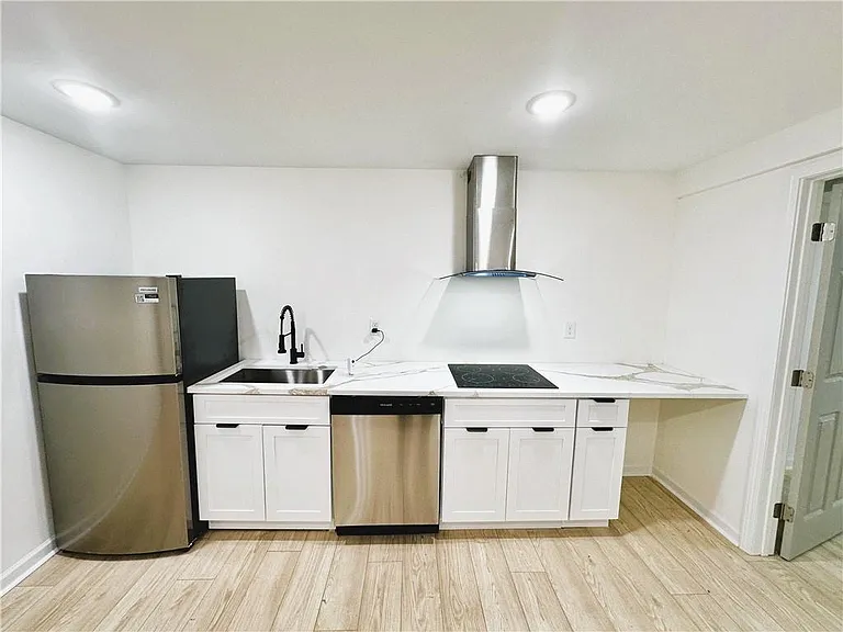 2371 Cresta Dr #2 — Photo 2