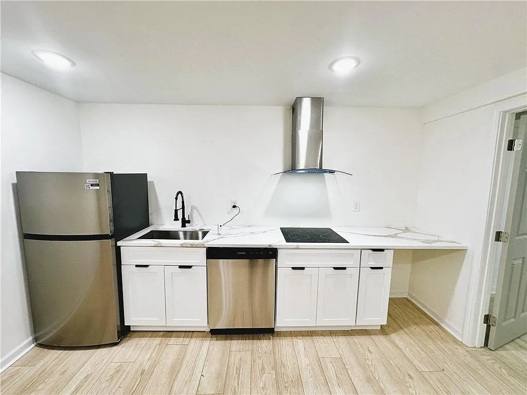 Building Photo - 2371 Cresta Dr #2