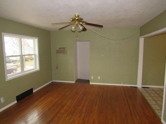 5th image of 707 Leslie Ave