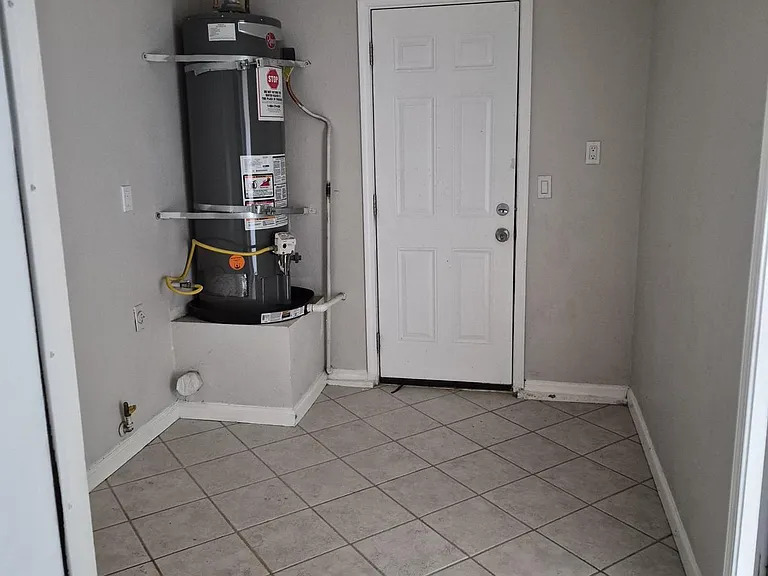 20824 Melville Dr — Photo 10