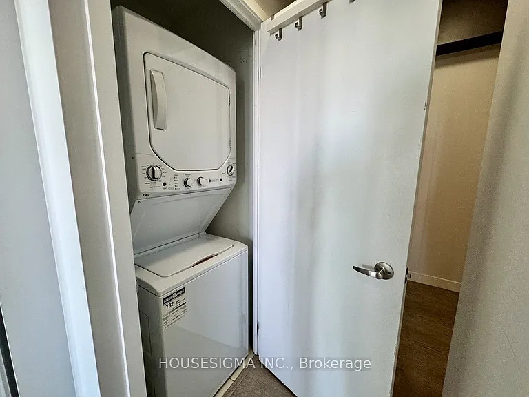 2055 Danforth Ave #811 — Photo 9