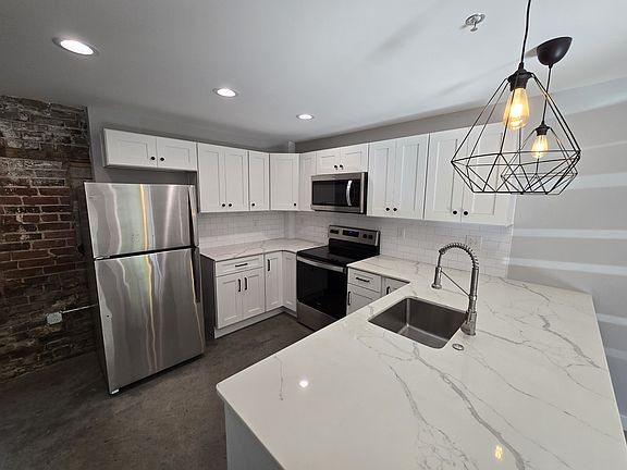 4th image of 2710 E Leigh St #105