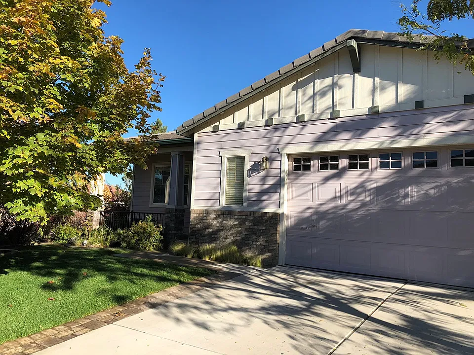 2434 Anqua Dr