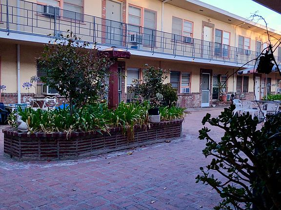2nd image of 200 S Sycamore Ave APT 15