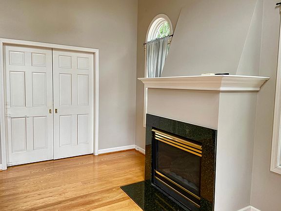 4th image of 23 Hemlock Hill Dr #1