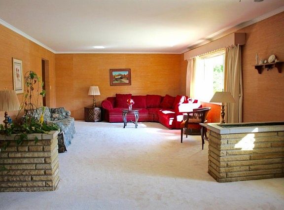 4th image of 483 E Schreyer Pl