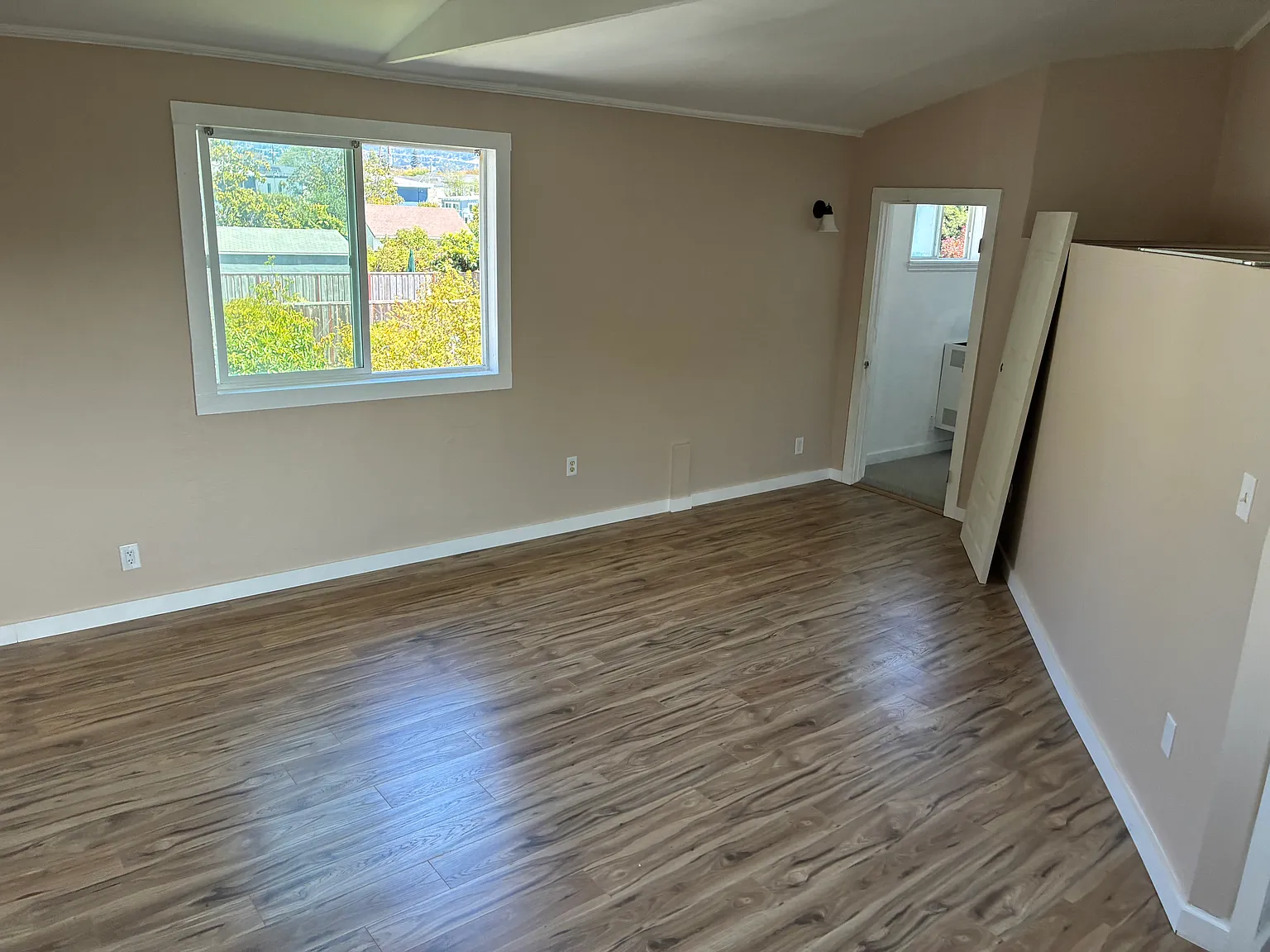 3 bed, 1200 sqft, $3,900 — Photo 2