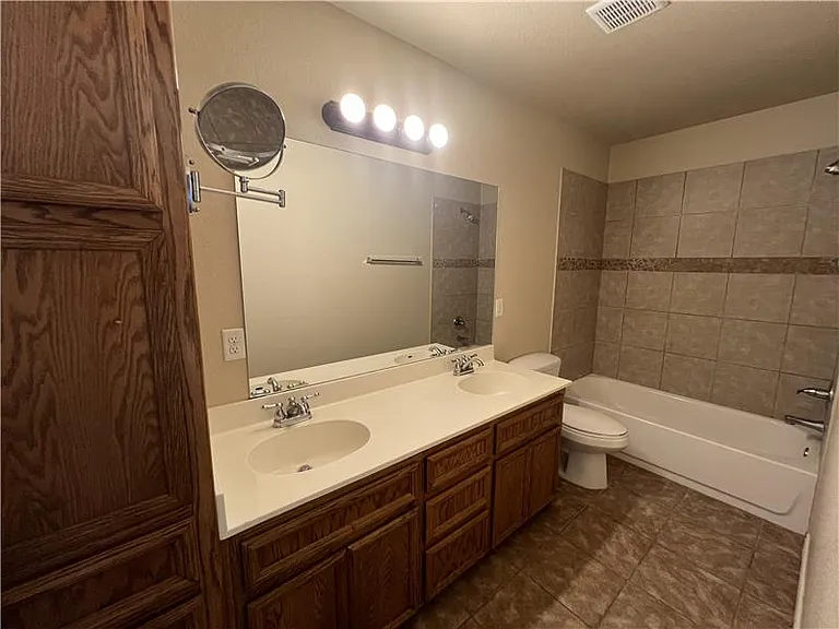 4205 Cambridge Dr #B — Photo 26