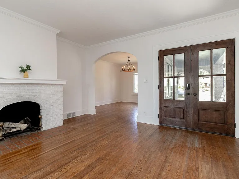 1210 River Rd — Photo 5