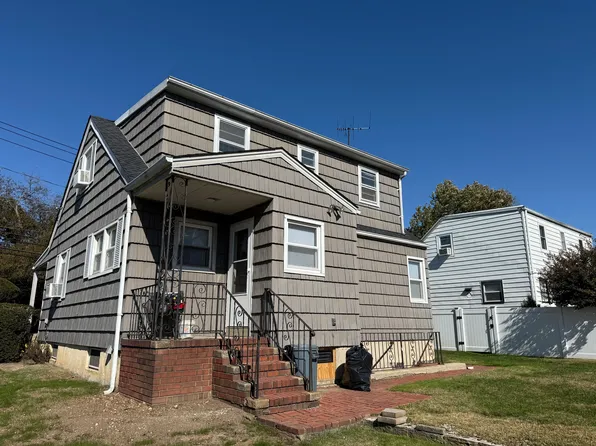 273 Mott Ave, Lawrence, NY 11559