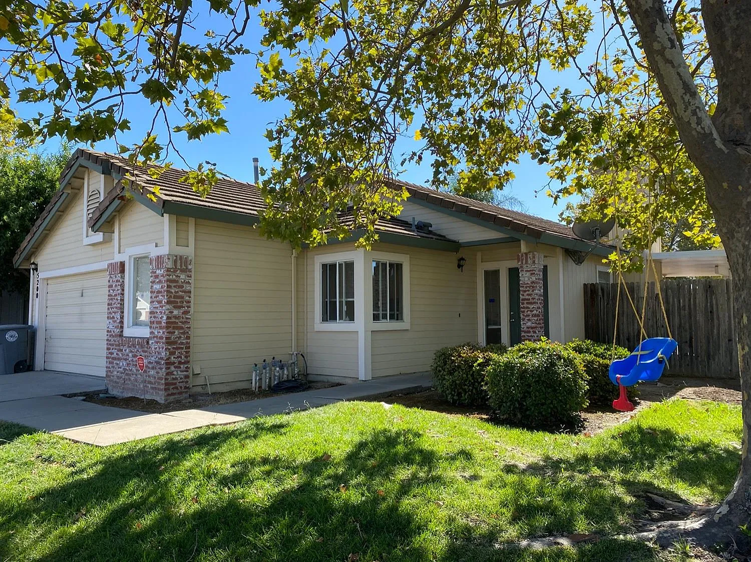 5200 Laguna Crest Way photo 1