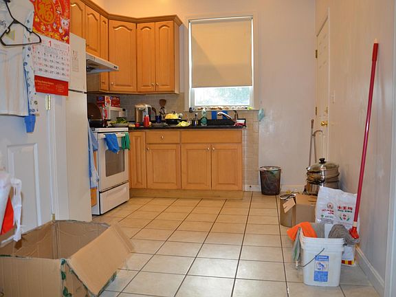 5th image of 347 Newport Ave #1