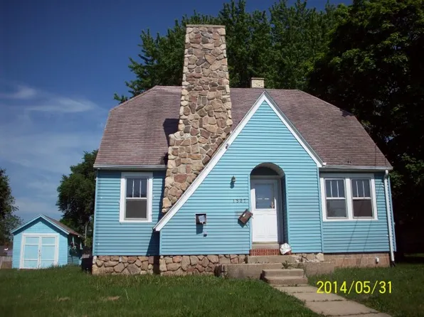 1307 Dakota St, Watertown, WI 53094