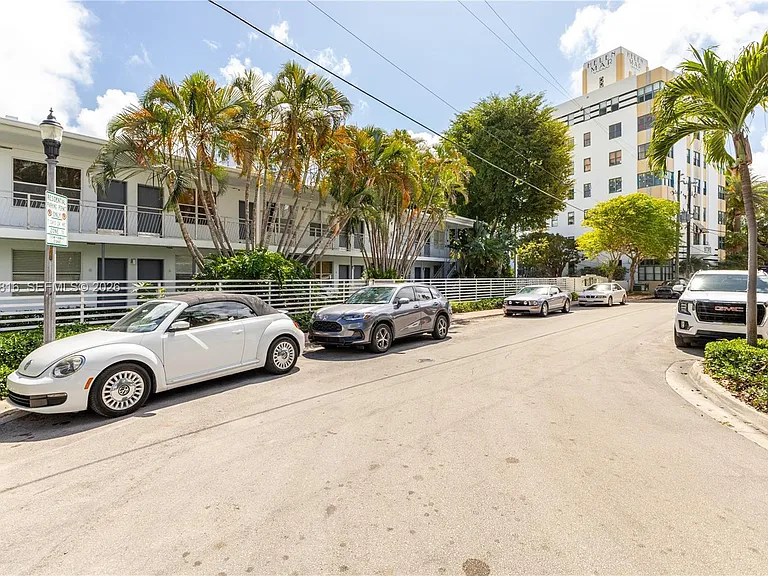 2445 Lake Pancoast Dr #J — Photo 17