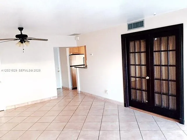 Building Photo - 236 Castlewood Dr #104