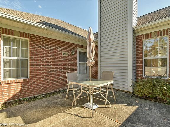 5th image of 60 Stratford Green Dr APT 3