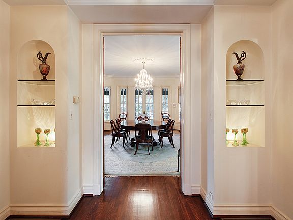 5th image of 28 Versailles Blvd