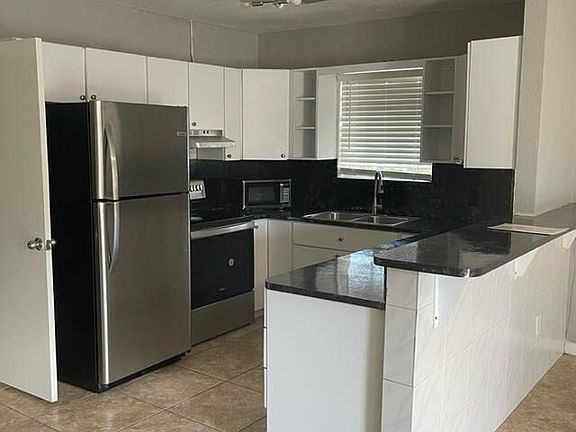 4th image of 530 NE 34th St #1-2