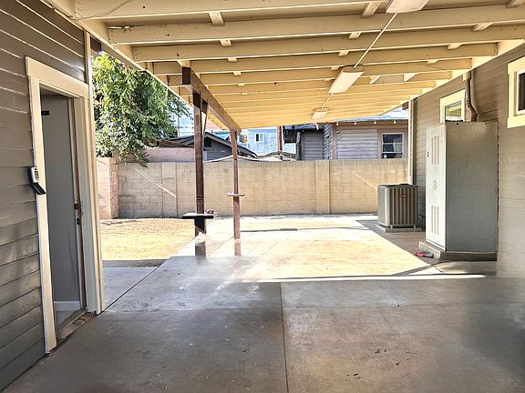 5th image of 1111 E Santa Ana St
