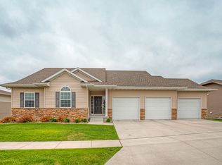 2822 Clayton Dr, Ames, IA 50010