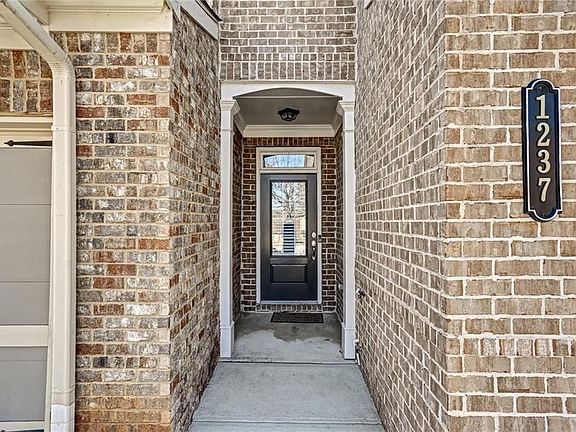 4th image of 1237 Foxcroft Ln