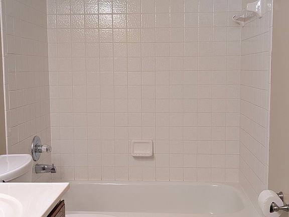 5th image of 809 Barklage Ct