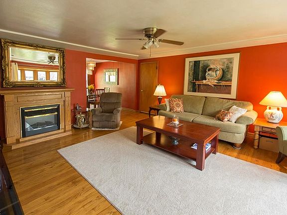 5th image of 26948 Elizabeth Ln