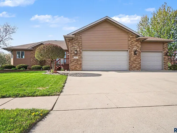 721 Britz Dr, Luverne, MN 56156