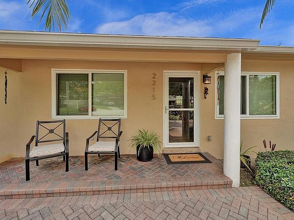 2nd image of 2215 W Pineridge Court