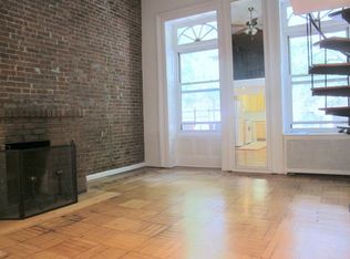 18 W 69th St APT 2A, New York, NY