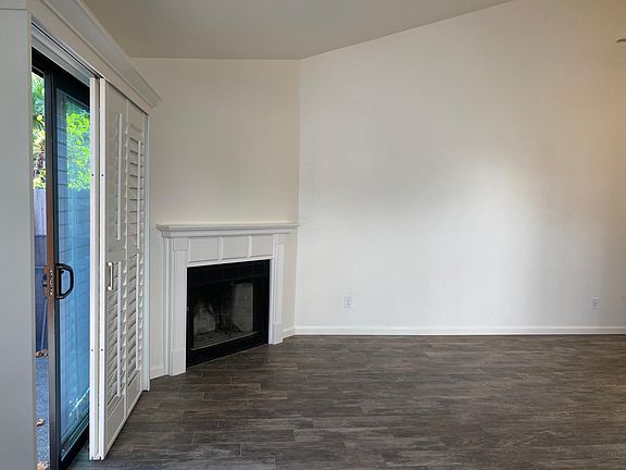 4th image of 126 Golden Gate Cir