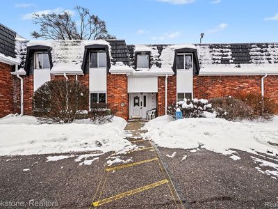 1872 Colonial Village Way APT 1, Waterford, MI, 48328