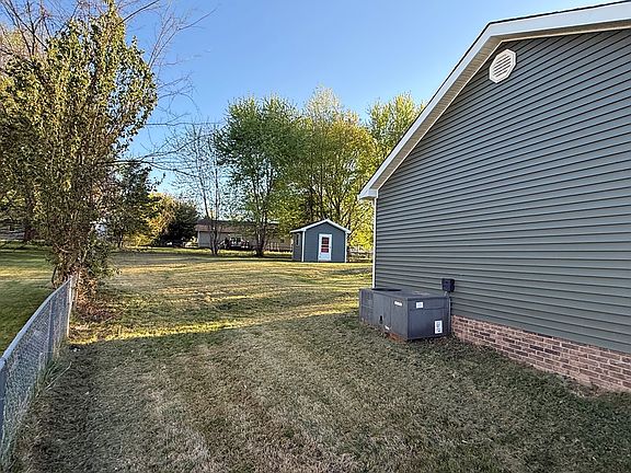 3rd image of 930 Arrow Cir