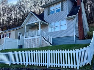 39 Bunker Hill Rd, Logan, WV 25601