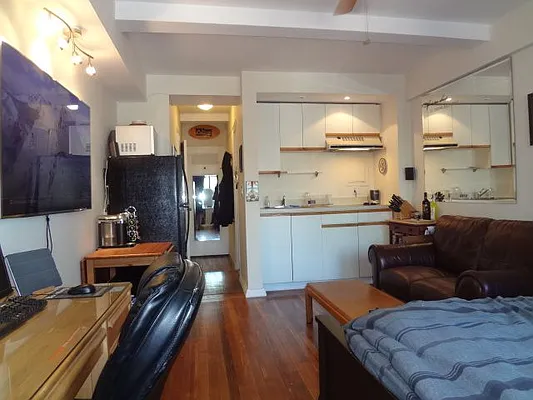 Rented by Anchor Associates | media 25