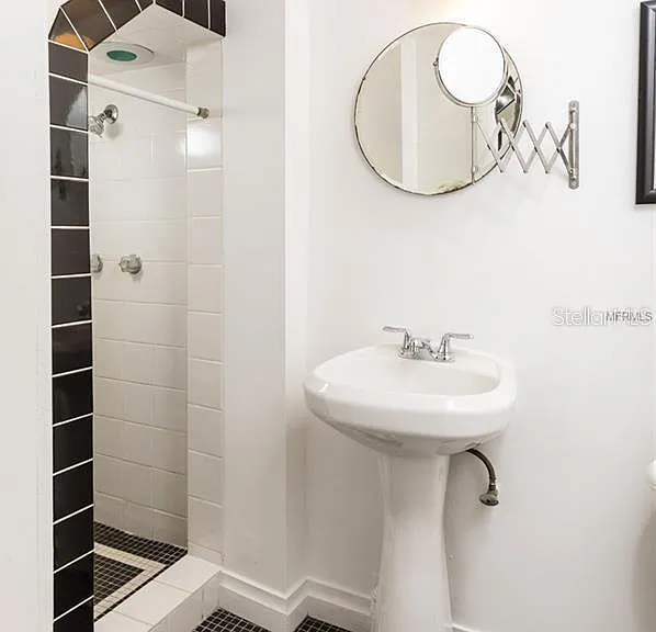 1111 E Patterson St — Photo 10