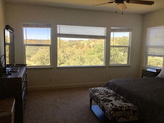 5th image of 3200 Black Oak Dr