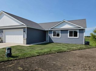 218 Fischer Ct NW, Montgomery, MN 56069