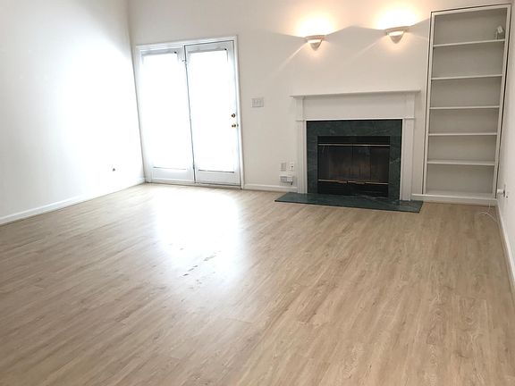 3rd image of 131 Forest Oaks Dr