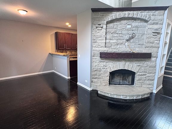 4th image of 322 Fairmont Ct